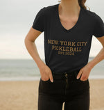 Camiseta de cuello en V de Pickleball de la ciudad de Nueva York